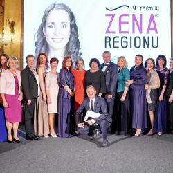 Žena regionu. Loňské vítězky ze všech krajů na slavnostním galavečeru v Senátu PČR. (foto: organizátor Ženy regionu)