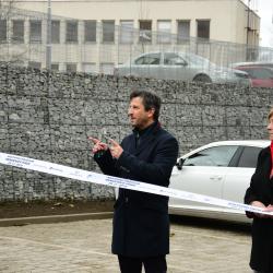 První náměstek hejtmanky Josef Knot při slavnostním otevření nového parkoviště před píseckou nemocnicí.