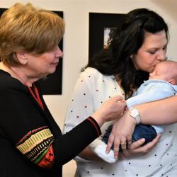 Hejtmanka Stráská přivítala první jihočeské miminko roku 2020.