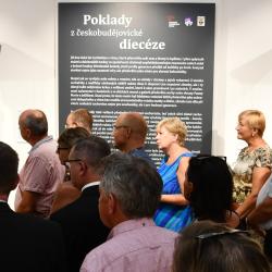 Hejtmanka Stráská zahájila v Borovanech výstavu Poklady z diecéze.