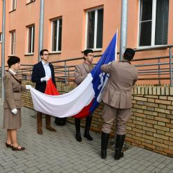 Před krajským úřadem opět vlaje sokolská vlajka. Sokolům děkoval i první náměstek Talíř.
