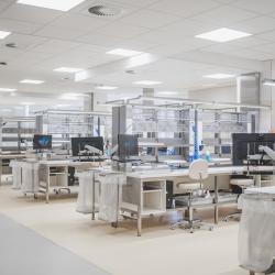 Nemocnice České Budějovice, a.s. v pátek 10. června slavnostně otevřela nové centrální operační sály a novou centrální sterilizaci.