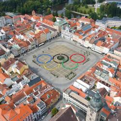 Náměstí Přemysla Otakara II. se proměnilo v obří olympijské kruhy (foto: Aleš Motejl / Art4Promotion)