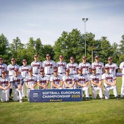 Softballový klub Žraloci Ledenice má hned dva důvody k oslavám. Jeho hráči se výrazně podíleli na triumfech českých reprezentací na Mistrovství Evropy mužů 2025 i Mistrovství Evropy hráčů do 23 let 2025.