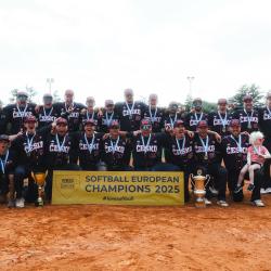 Softballový klub Žraloci Ledenice má hned dva důvody k oslavám. Jeho hráči se výrazně podíleli na triumfech českých reprezentací na Mistrovství Evropy mužů 2025 i Mistrovství Evropy hráčů do 23 let 2025.