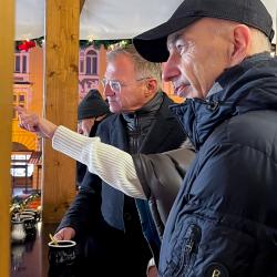 V úterý 25. listopadu se hejtman Jihočeského kraje Martin Kuba setkal se zemským hejtmanem Horního Rakouska Thomasem Stelzerem, aby společně podepsali nový pracovní program přeshraniční spolupráce na období 2025–2030.