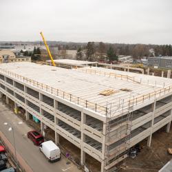 V polovině srpna 2025 zahájila Nemocnice České Budějovice výstavbu třípodlažního parkovacího domu pro zaměstnance s kapacitou 774 míst.
