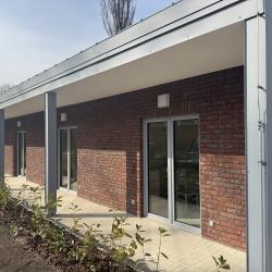 Lidé s chronickým duševním onemocněním získají v Libníči nové zázemí pro důstojný život. Na místě původních nevyhovujících objektů zde vznikly dva nové domy se zvláštním režimem, které nabídnou bydlení osmi klientům.