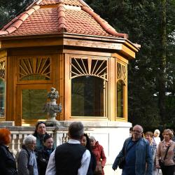 V areálu Domu dětí a mládeže byla slavnostně otevřena nově zrekonstruovaná venkovní učebna, která vznikla citlivou obnovou původního altánu na zahradě. Objekt byl před rekonstrukcí ve velmi špatném technickém stavu a dlouhodobě nevyužitelný. Díky rozsáhlým stavebním úpravám se jej však podařilo proměnit v moderní a příjemné zázemí pro vzdělávání i odpočinek.