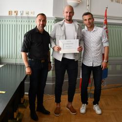 Náměstek hejtmana Jihočeského kraje pro oblast školství David Štojdl dnes přijal mladé fotbalisty kategorie U15 z Akademie SK Dynamo České Budějovice, kteří v uplynulé sezóně dosáhli mimořádného úspěchu.