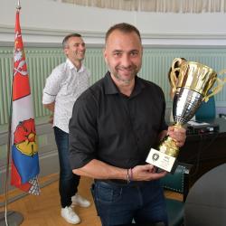 Náměstek hejtmana Jihočeského kraje pro oblast školství David Štojdl dnes přijal mladé fotbalisty kategorie U15 z Akademie SK Dynamo České Budějovice, kteří v uplynulé sezóně dosáhli mimořádného úspěchu.