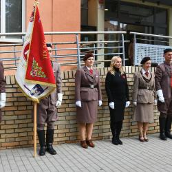 Před budovou Krajského úřadu Jihočeského kraje dnes zavlála sokolská vlajka. Jihočeský kraj si tak i letos připomněl Památný den sokolstva, který připadá na 8. října a připomíná oběti nacistických represí z řad členů Sokola.