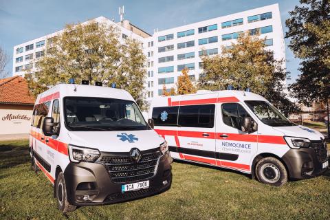 Ve čtvrtek 9. listopadu předali generální ředitelé dvou významných regionálních společností Madeta, a.s. a GW JIHOTRANS, a.s. předsedovi představenstva Nemocnice České Budějovice, a.s. dva sanitní vozy v celkové hodnotě 3,2 milionu korun. 