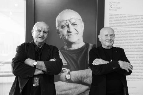 Alšova jihočeská galerie Vás a Vaše přátele srdečně zve na komentované prohlídky výstavou Miroslava Olivy s názvem “Synergie hmoty”.