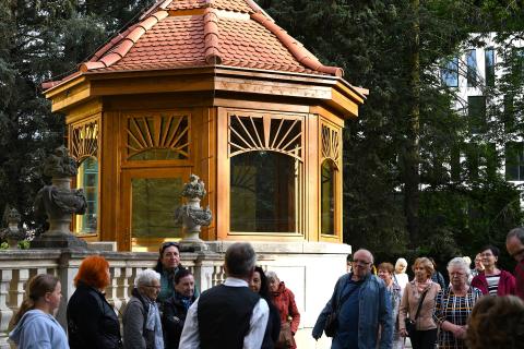 V areálu Domu dětí a mládeže byla slavnostně otevřena nově zrekonstruovaná venkovní učebna, která vznikla citlivou obnovou původního altánu na zahradě. Objekt byl před rekonstrukcí ve velmi špatném technickém stavu a dlouhodobě nevyužitelný. Díky rozsáhlým stavebním úpravám se jej však podařilo proměnit v moderní a příjemné zázemí pro vzdělávání i odpočinek.