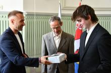 Celkem 1 153 studentů ze 44 středních škol Jihočeského kraje se letos zapojilo do celostátní soutěže HAXAGON Skirmish Czech Republic 2026 zaměřené na informatiku a kybernetickou bezpečnost. Pět jihočeských studentů postoupilo mezi 42 finalistů z celé republiky, což se vedle Prahy a Středočeského kraje podařilo jen Jihočeskému kraji.