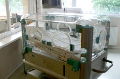 Nemocnice Prachatice zakoupila moderní novorozenecký inkubátor SHELLY