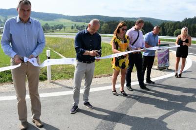 Průjezd obcí Číměř je pro řidiče díky kraji od července bezpečnější. 