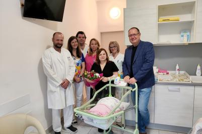 První miminko letošního roku – holčička Nela – se v Nemocnici Písek narodilo Alici Burzalové na Nový rok v 5:23. 
