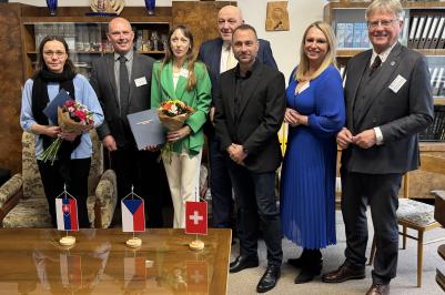 Vyšší odborná škola a Střední průmyslová škola ve Volyni znovu potvrdila, že patří mezi špičková vzdělávací pracoviště v oblasti dřevařství a stavebnictví. Ve dnech 31. března až 1. dubna 2026 se zde uskutečnil již 27. ročník mezinárodní odborné konference Dřevostavby, na které se setkali odborníci, pedagogové i studenti z devíti zemí – Česká republika, Finsko, Francie, Kanada, Litva, Norsko, Rakousko, Slovensko a Švýcarsko.