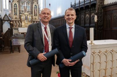 27. května převzali v rámci slavnostního zahájení XXIV. národního kongresu ČSOT doc. MUDr. Jiří Stehlík, CSc., emeritní primář Ortopedického oddělení, a MUDr. Pavel Sadovský, zástupce primáře, čestné členství České společnosti pro ortopedii a traumatologii.